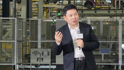 2024开年NOA激战 余承东与何小鹏的焦虑与AI算法军备竞赛